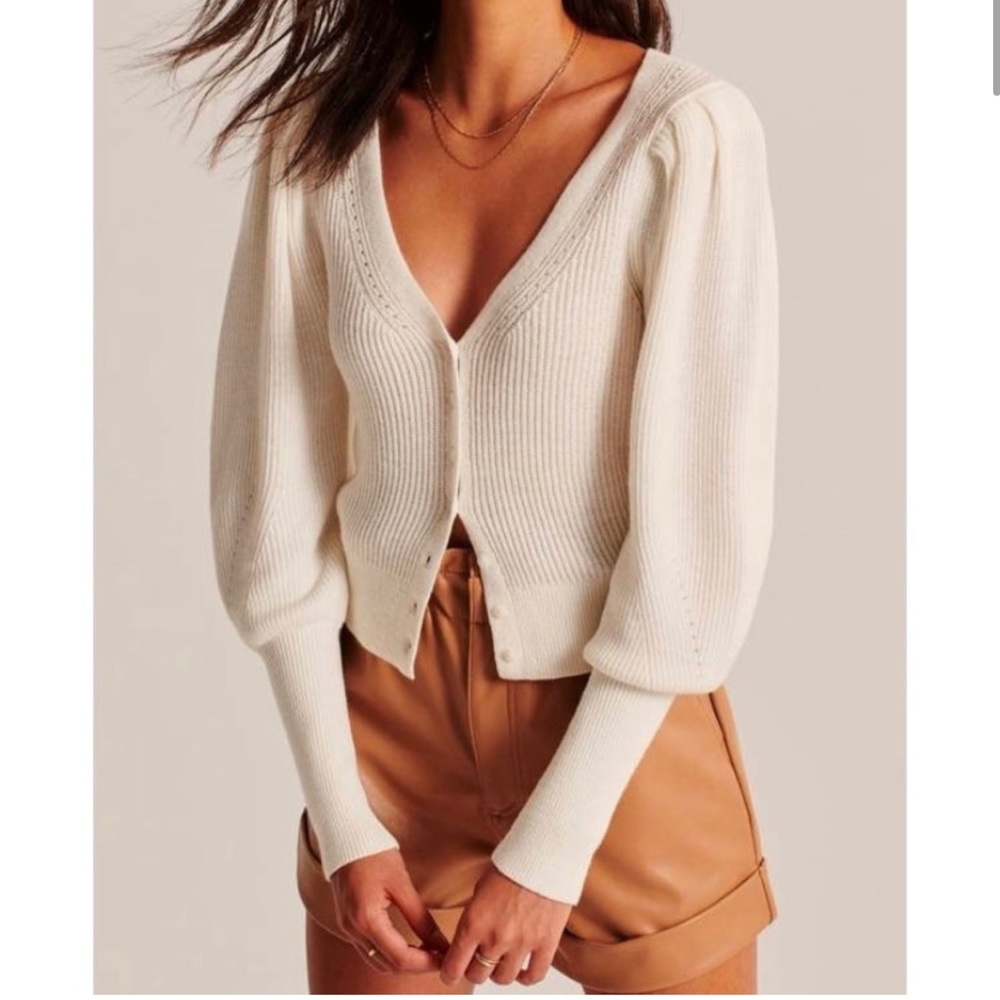 Abercrombie off-white puff sleeve sweater Size XS